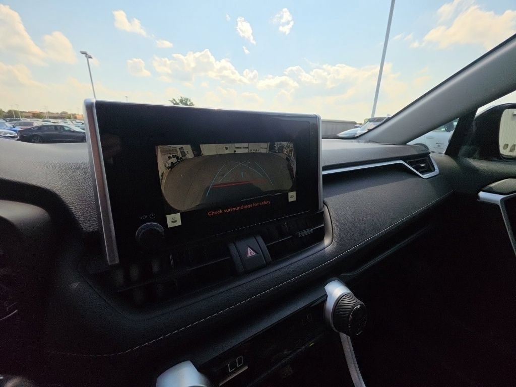 Used 2025 Toyota RAV4 XLE AWD/4WD image 21