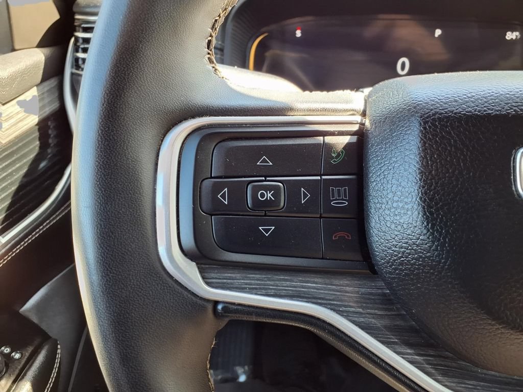 Used 2023 Jeep Wagoneer L Series II AWD/4WD image 12