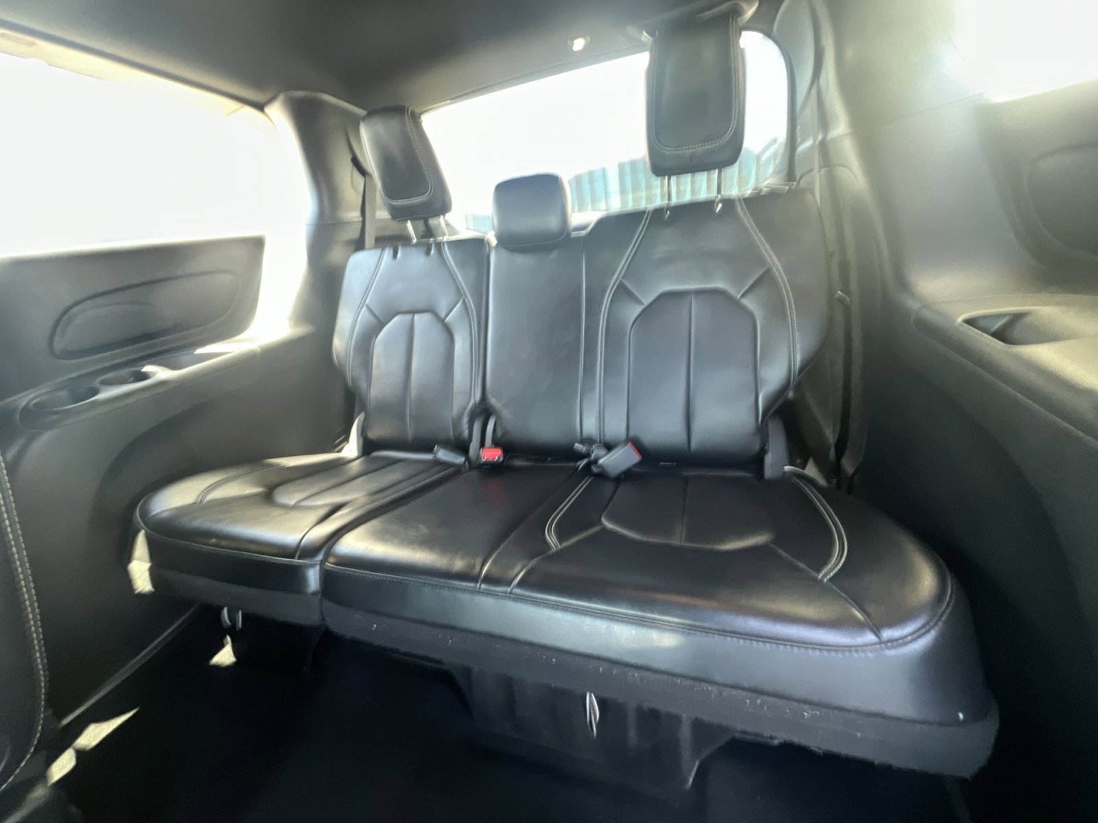 Used 2025 Chrysler Pacifica Select FWD image 33