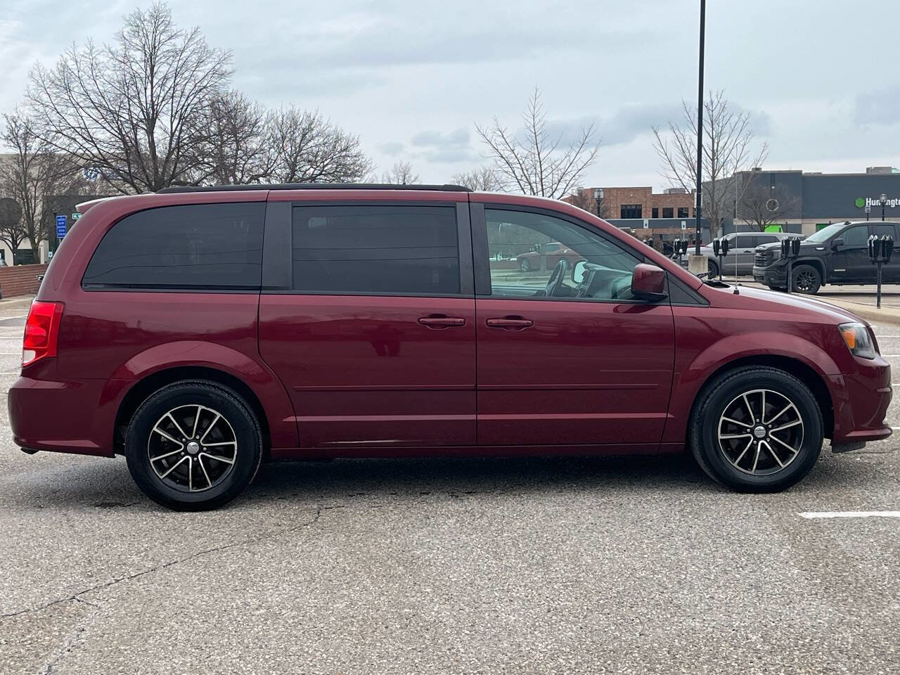 Used 2017 Dodge Grand Caravan GT image 4