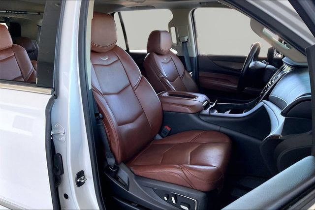 Used 2018 Cadillac Escalade Premium Luxury w/ LPO, Radiant Package AWD/4WD image 21