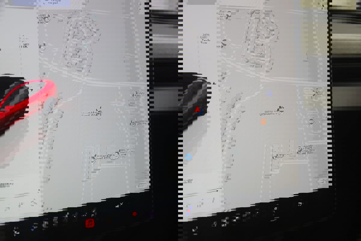 Used 2024 Tesla Model 3 Standard Range image 9