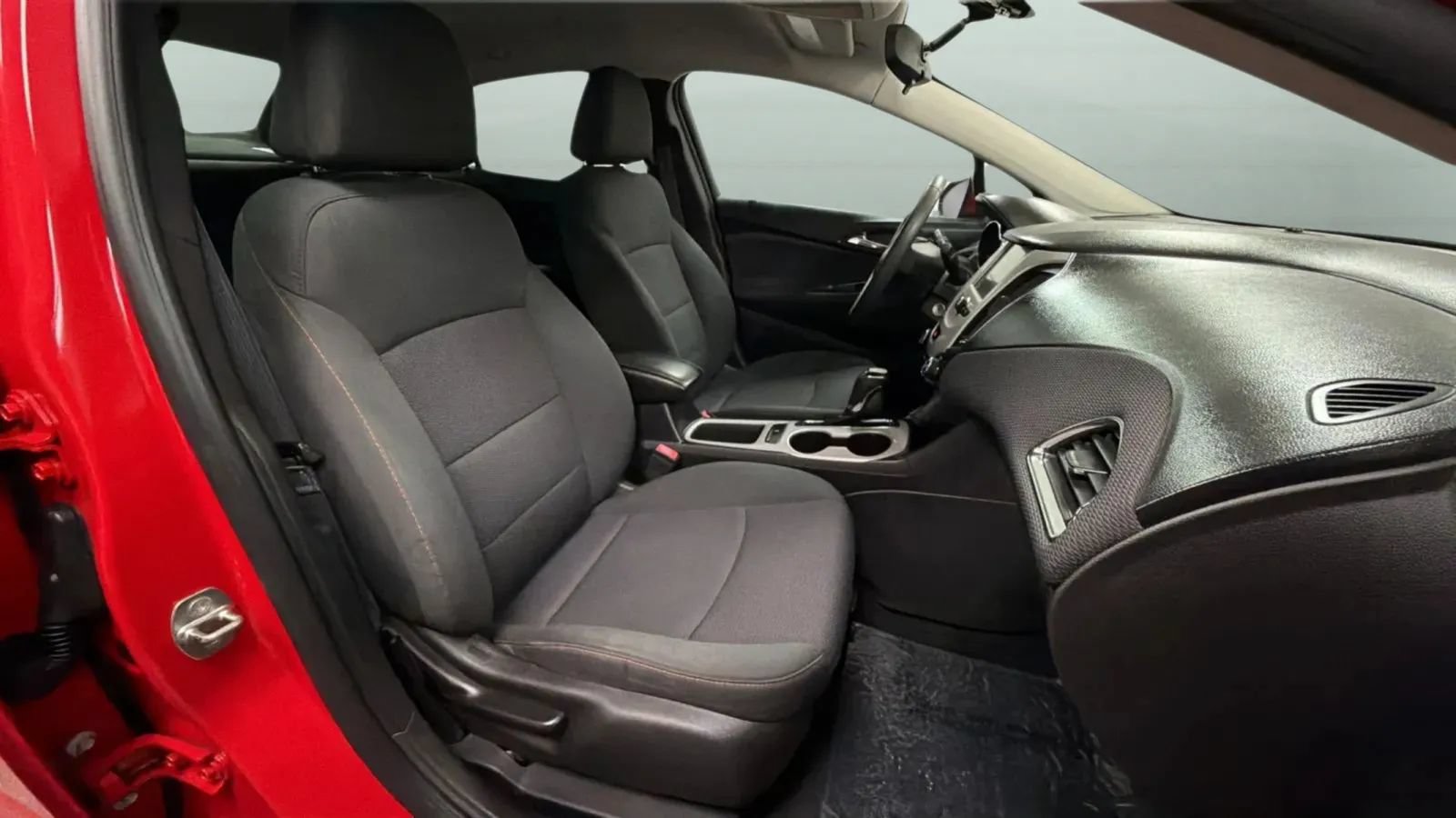Used 2017 Chevrolet Cruze LS FWD image 20