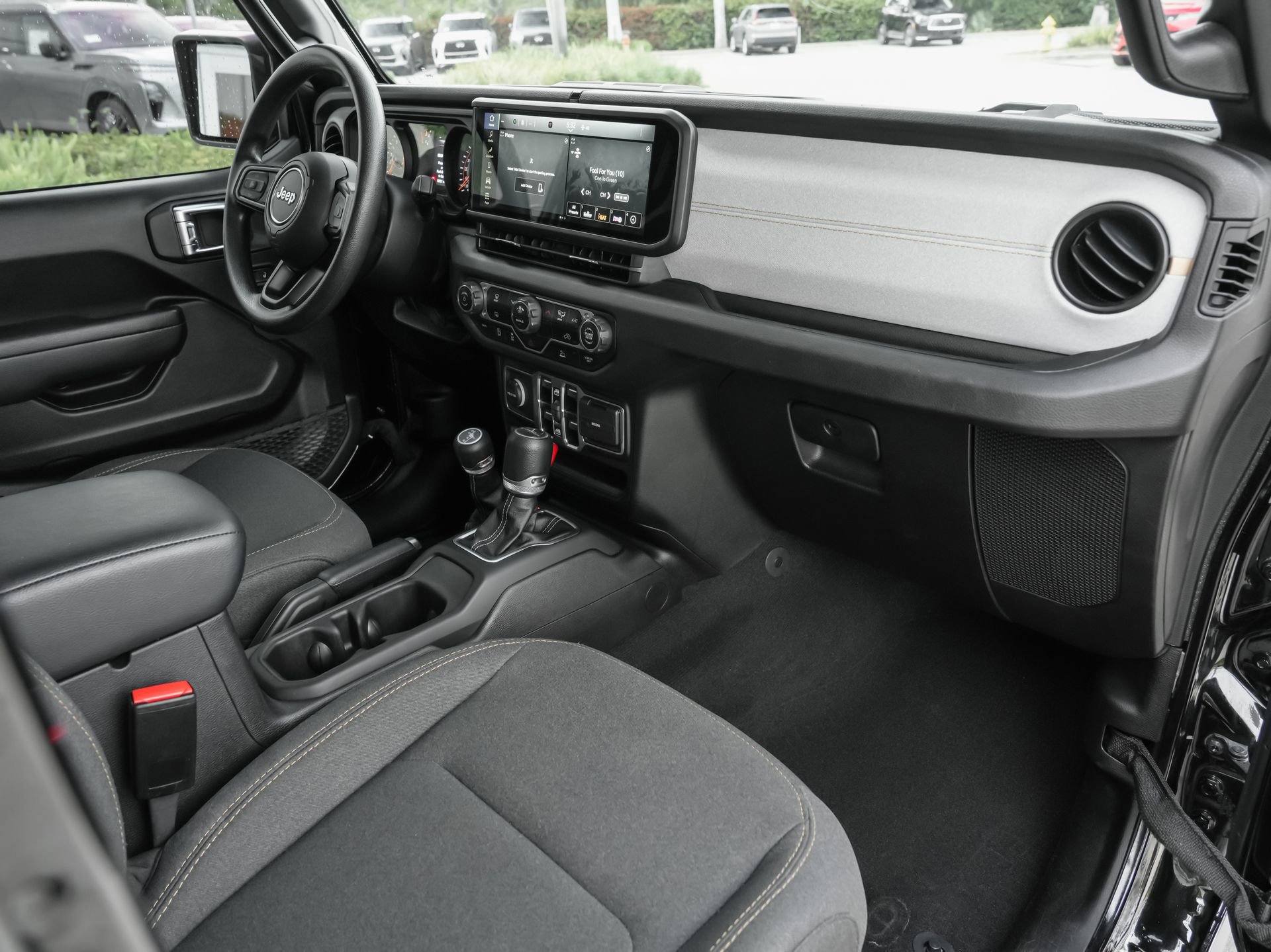Used 2024 Jeep Gladiator Sport AWD/4WD image 39