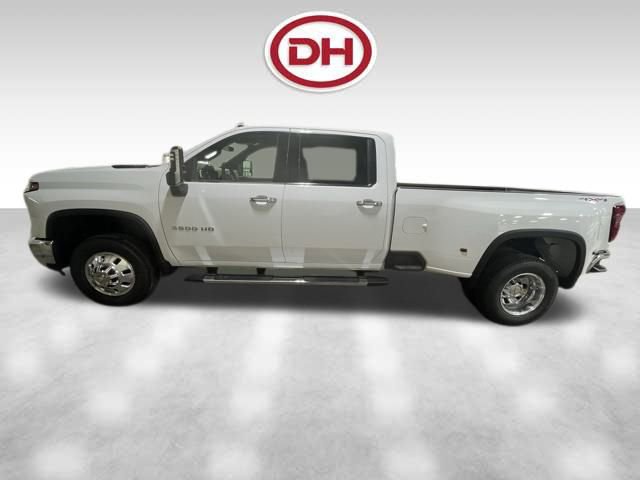 Used 2026 Chevrolet Silverado 3500 LTZ w/ LTZ Convenience Package AWD/4WD image 8