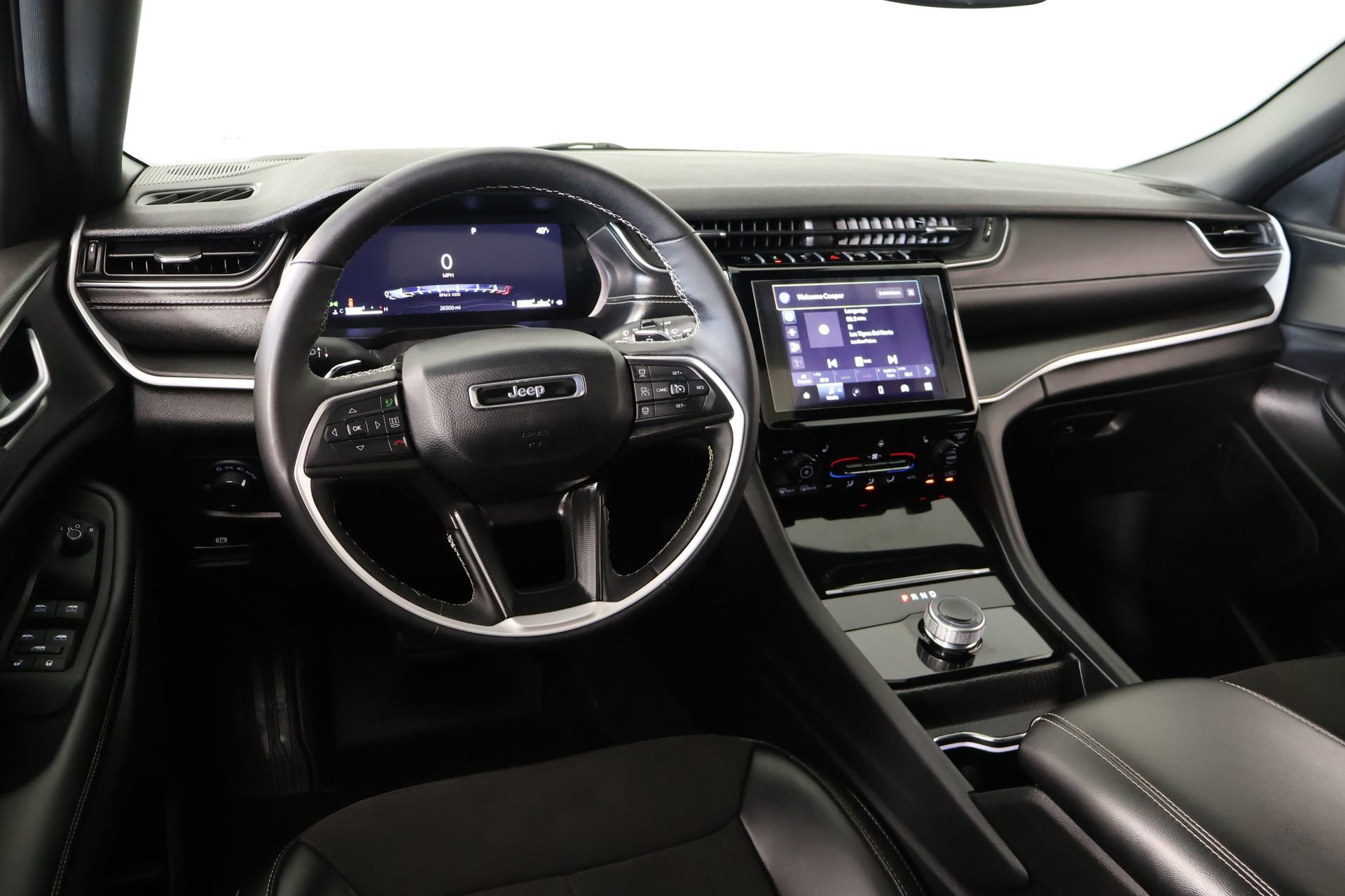 Used 2024 Jeep Grand Cherokee L Altitude RWD image 2