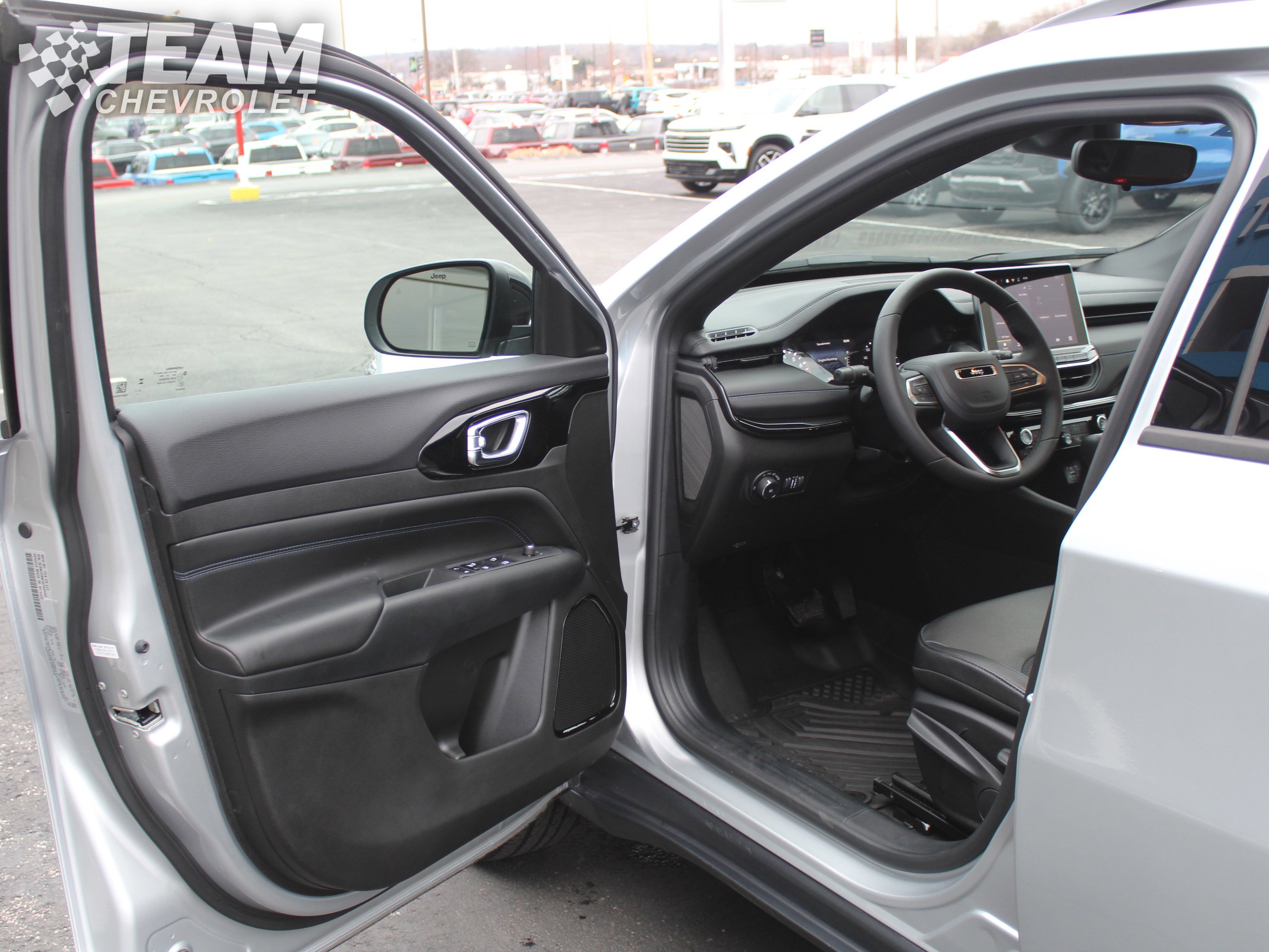 Used 2025 Jeep Compass Latitude w/ Altitude Special Edition image 10