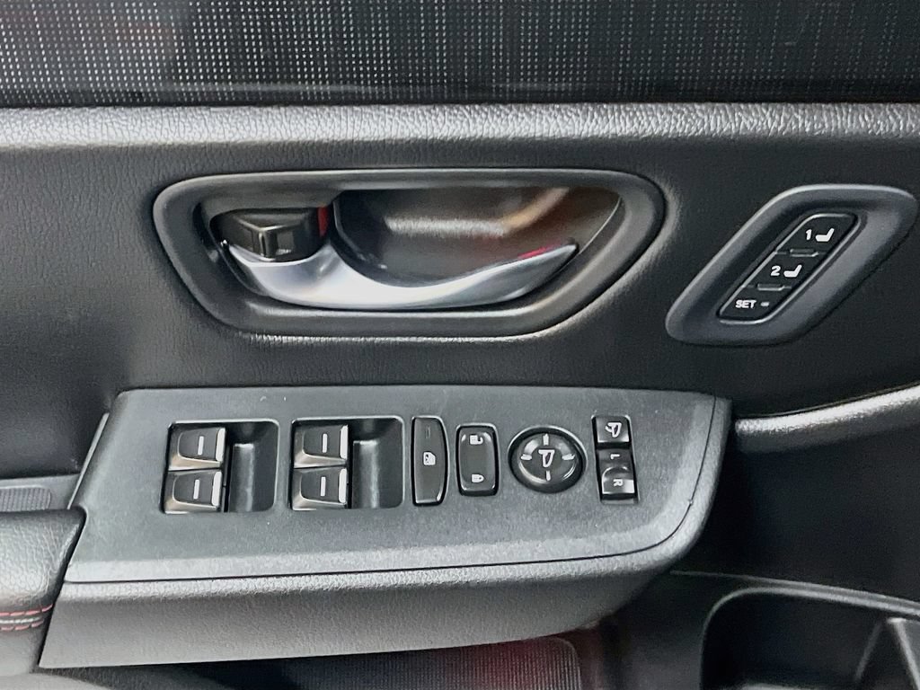 Used 2025 Honda Pilot Black Edition image 18