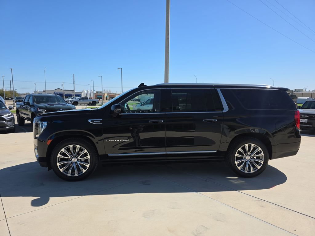Used 2021 GMC Yukon XL Denali w/ Denali Ultimate Package image 4