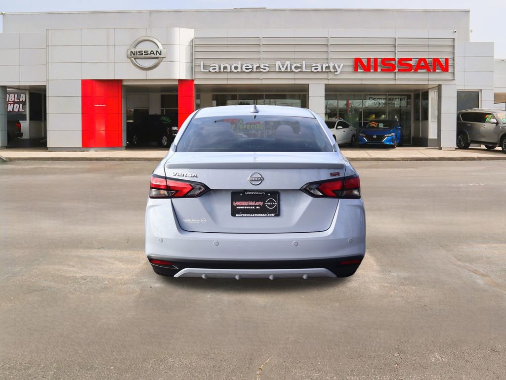 New 2025 Nissan Versa SR w/ Trunk Package image 4