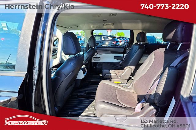 Used 2024 Kia Carnival LX FWD image 23