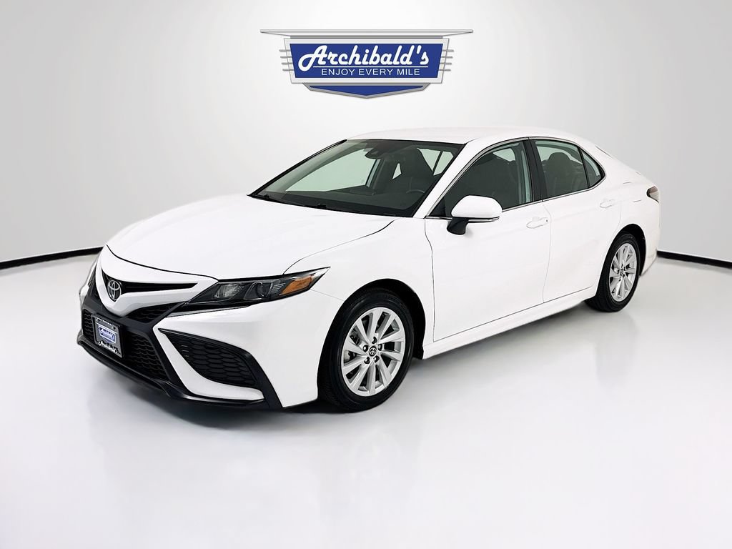 Used 2024 Toyota Camry SE FWD image 3