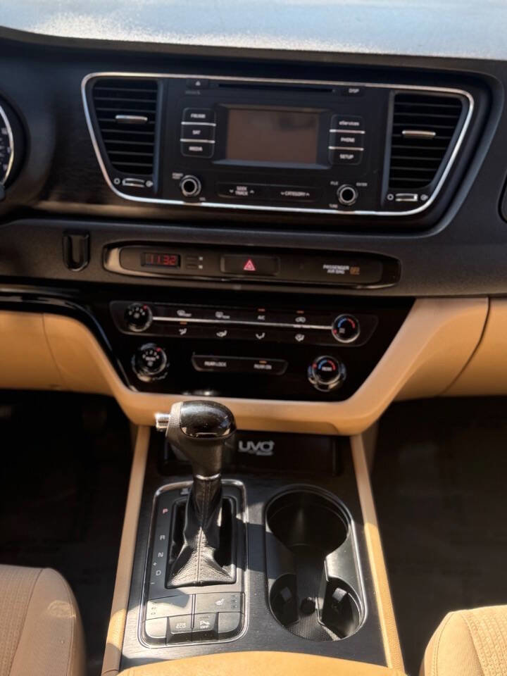 Used 2016 Kia Sedona LX w/ LX Convenience Package FWD image 13