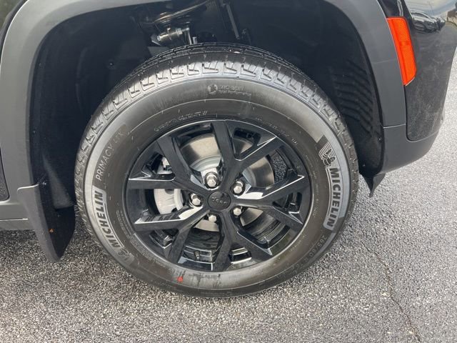 New 2025 Jeep Grand Cherokee Altitude w/ Trailer Tow Package image 13