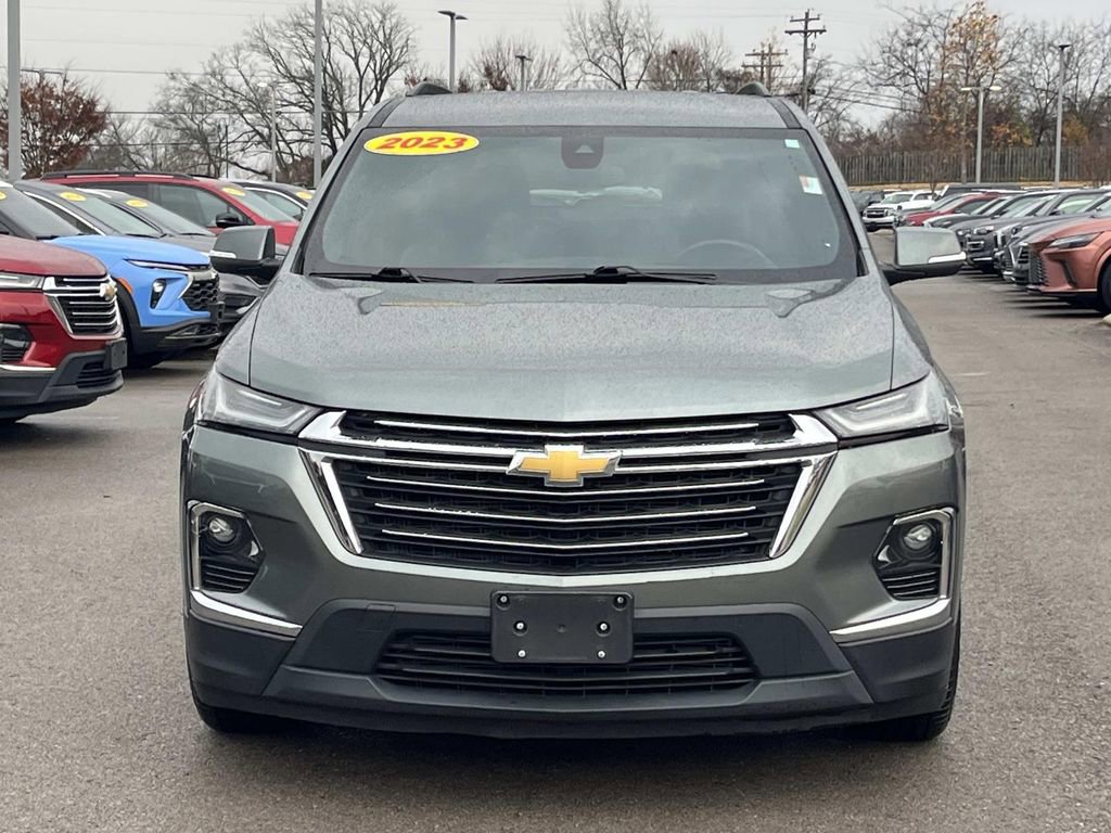 Used 2023 Chevrolet Traverse LT image 2