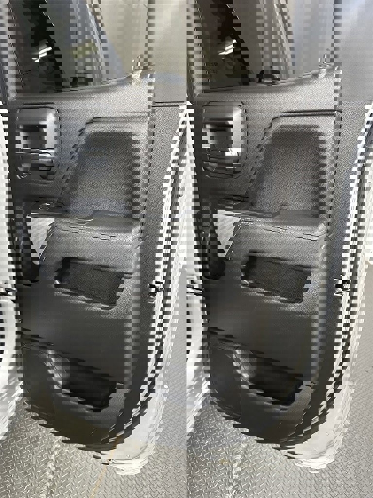 Used 2018 Chevrolet Silverado 1500 LT w/ All Star Edition image 28