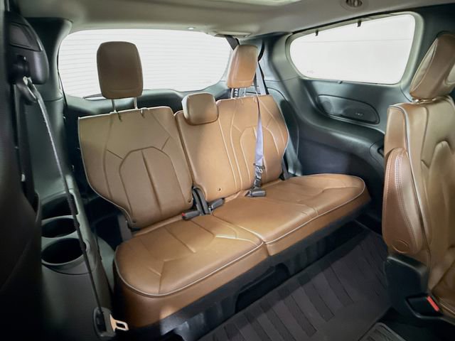Used 2017 Chrysler Pacifica Limited FWD image 30
