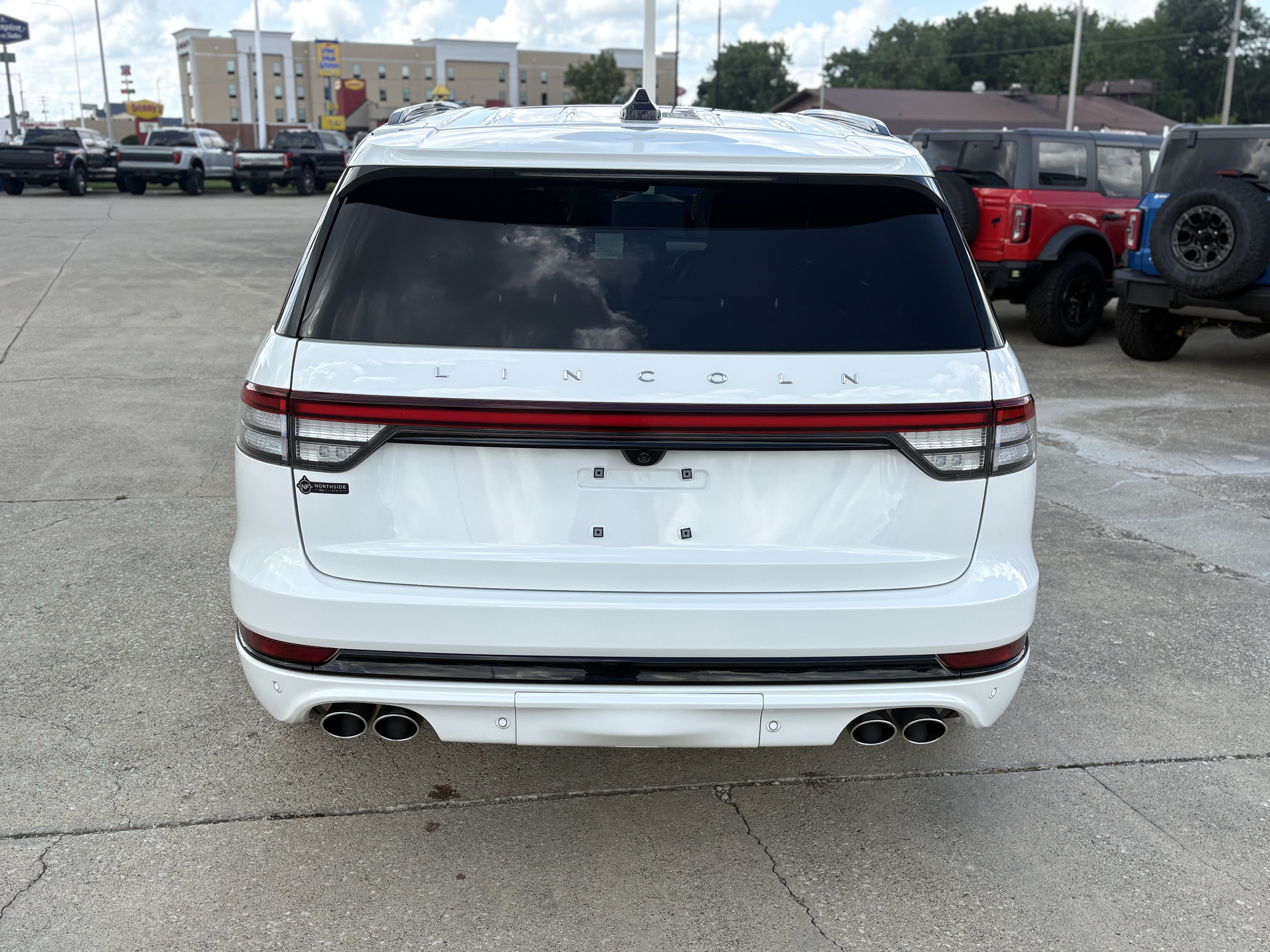 Used 2025 Lincoln Aviator Reserve w/ Equipment Group 201A AWD/4WD image 7