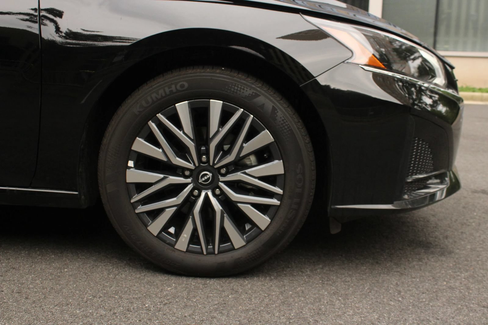 Used 2025 Nissan Altima 2.5 SV FWD image 4