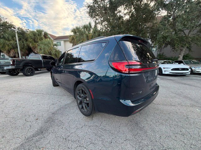 Used 2023 Chrysler Pacifica Touring-L w/ S Appearance Package FWD image 2