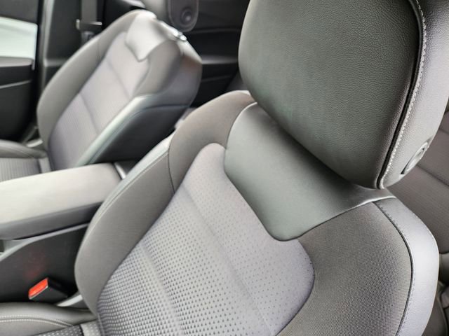 Used 2025 Chevrolet Trax LT w/ LT Convenience Package image 24