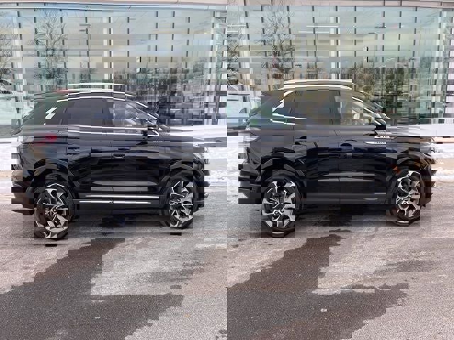 Used 2023 Lincoln Nautilus Reserve image 9