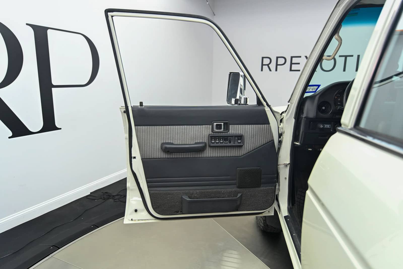 Used 1988 Toyota Land Cruiser AWD/4WD image 16