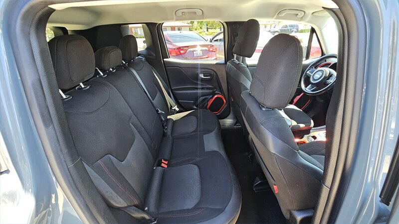 Used 2017 Jeep Renegade Trailhawk image 6