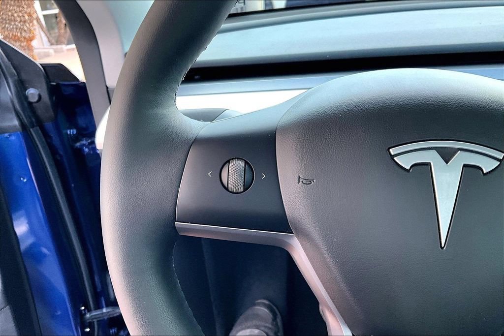 Used 2025 Tesla Model Y Long Range RWD image 18