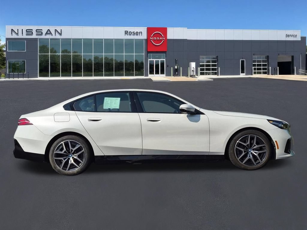 Used 2024 BMW i5 eDrive40i w/ M Sport Package RWD image 2