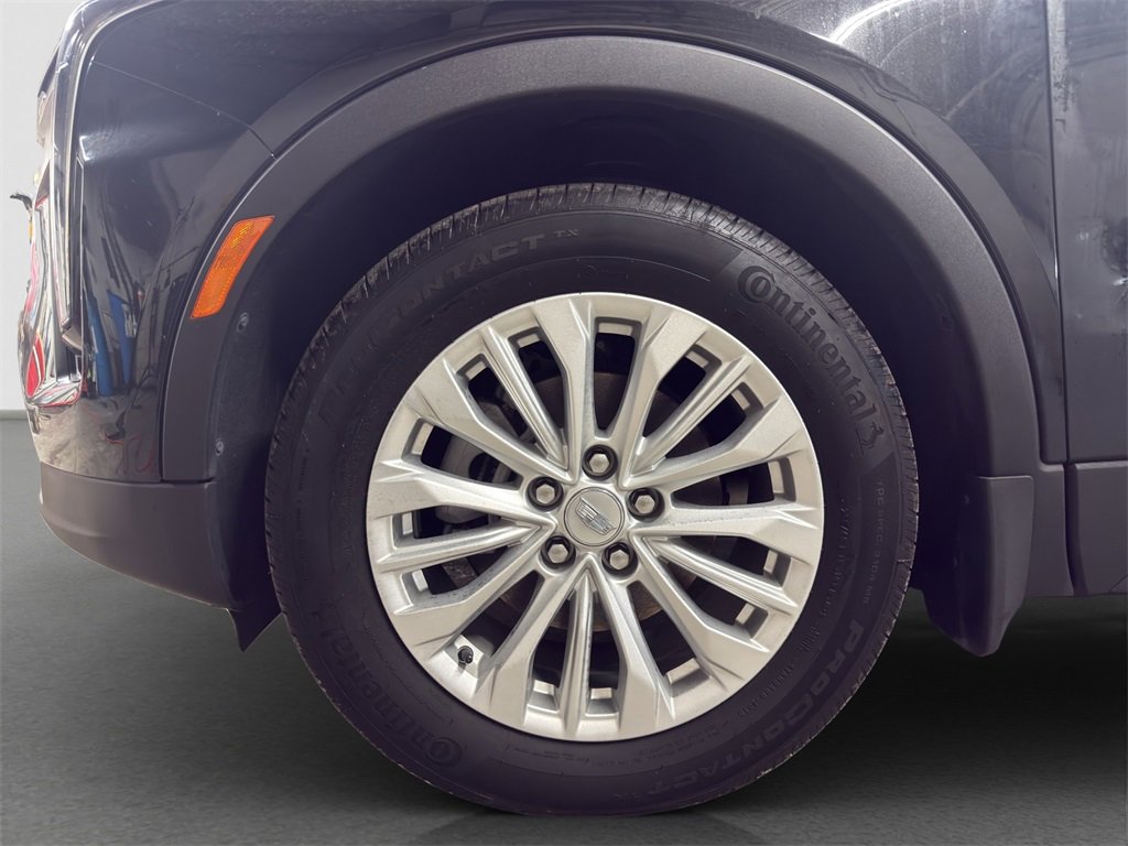Used 2024 Cadillac XT4 Luxury w/ Cold Weather Package image 5