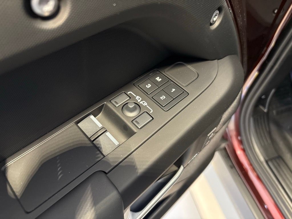 New 2026 Land Rover Defender 90 X-Dynamic SE AWD/4WD image 31