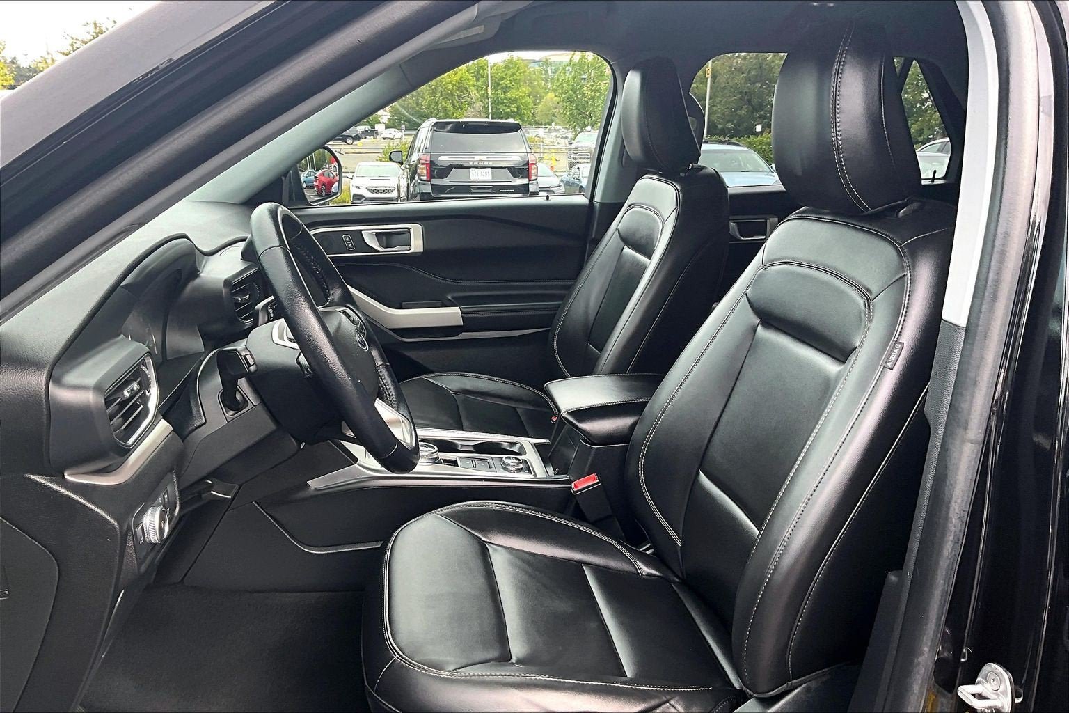 Used 2022 Ford Explorer XLT w/ Equipment Group 202A AWD/4WD image 22