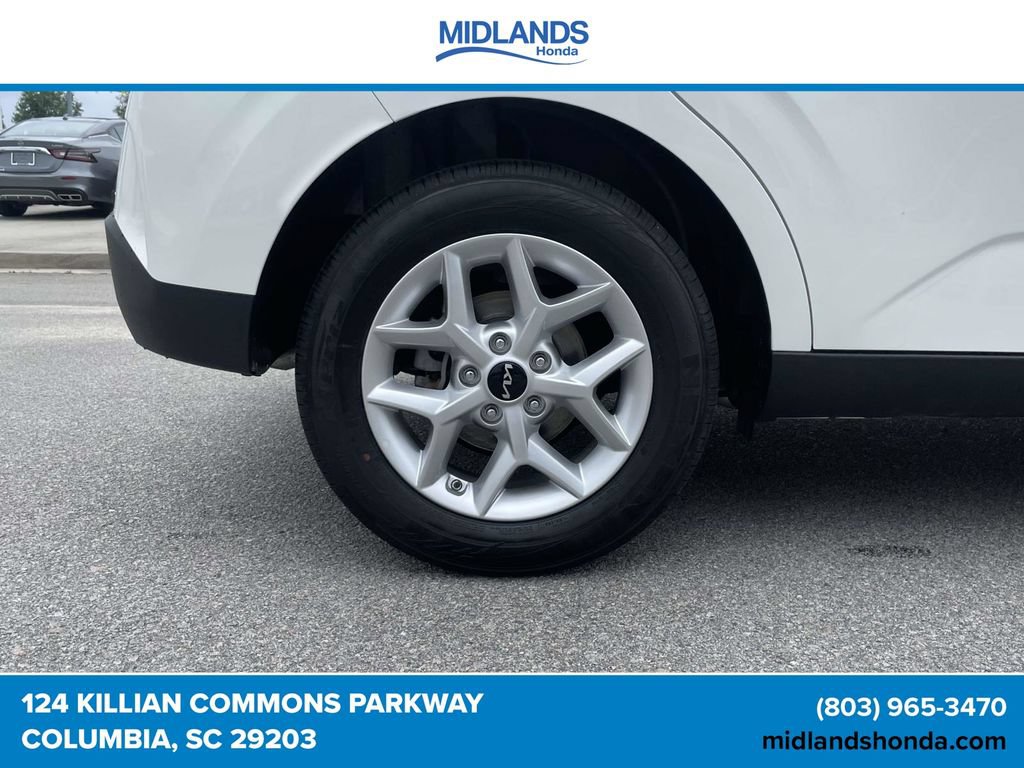 Used 2025 Kia Soul LX w/ LX Technology Package FWD image 7