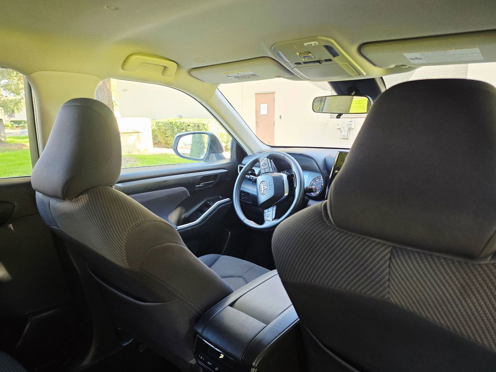 Used 2020 Toyota Highlander LE FWD image 33