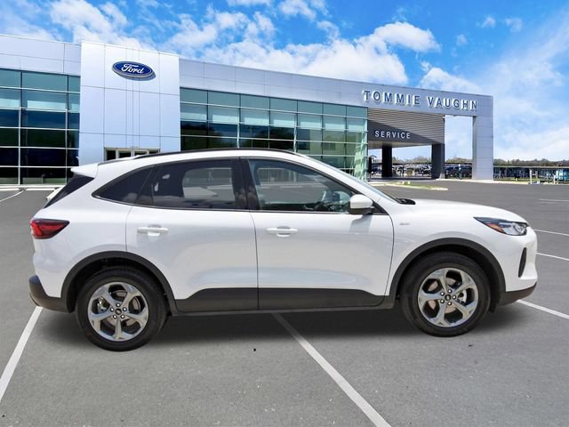 Certified 2025 Ford Escape ST-Line Select AWD/4WD image 5