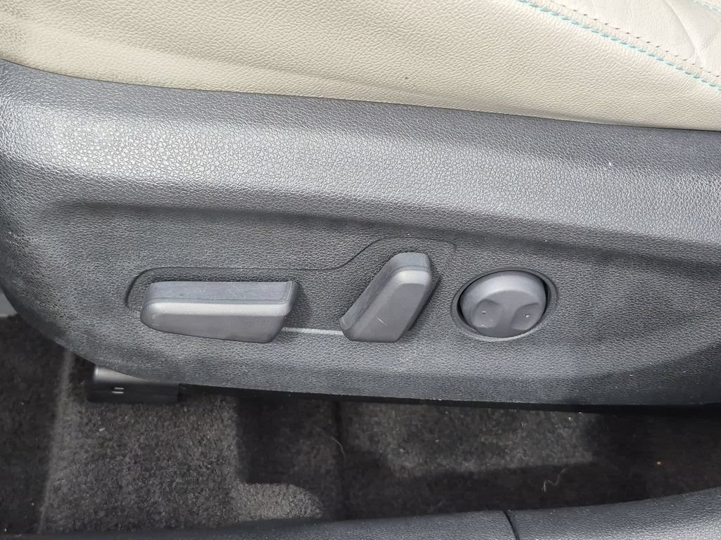 Used 2018 Kia Niro EX Premium FWD image 35