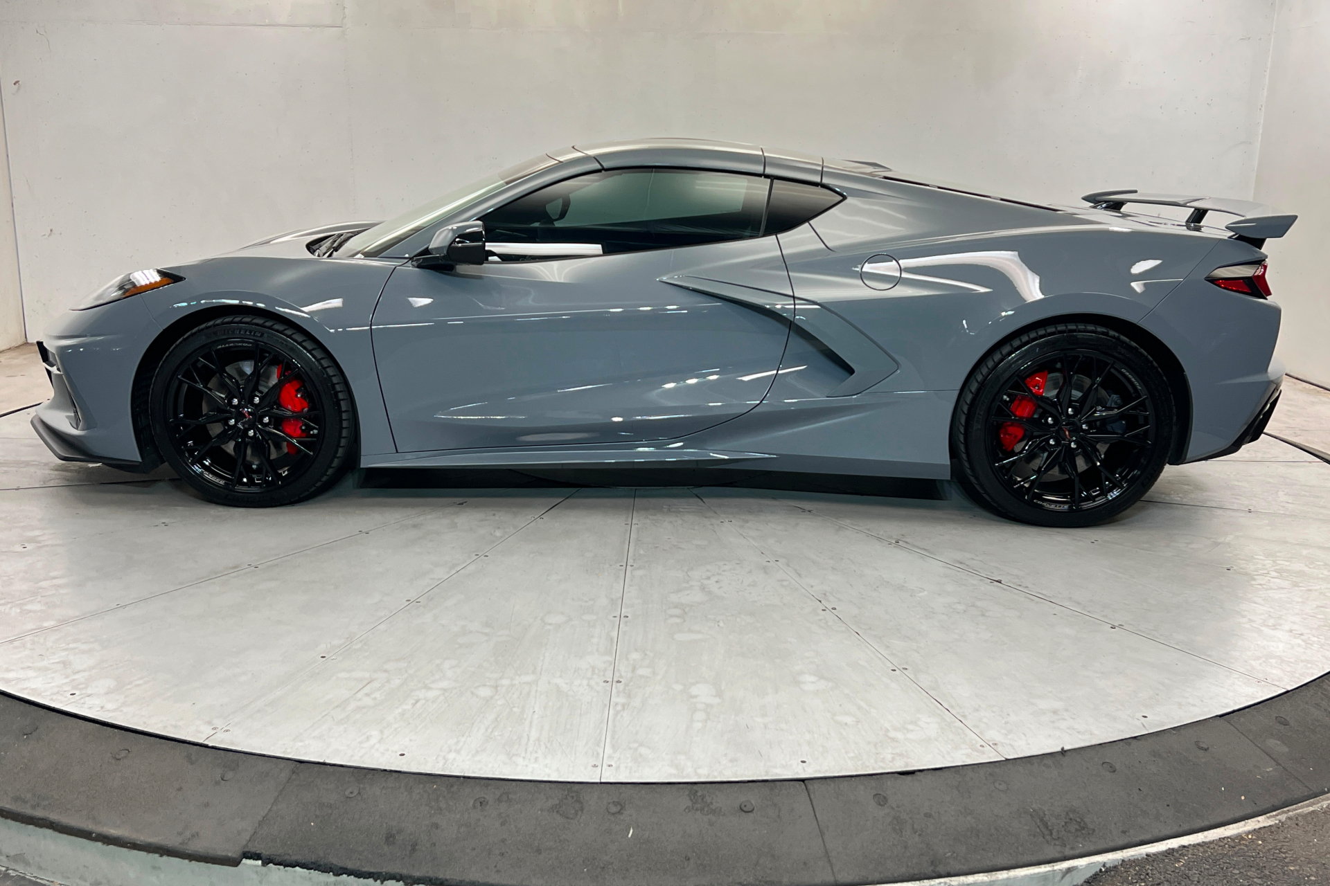 Used 2025 Chevrolet Corvette Stingray Preferred Cpe w/ Z51 Performance Package RWD image 2