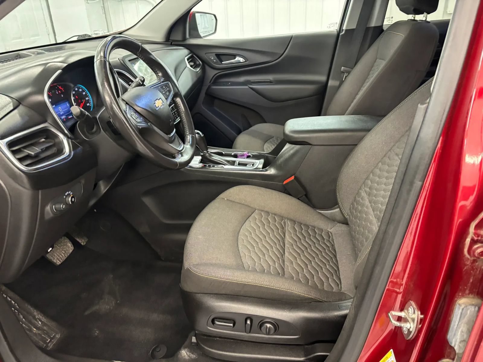 Used 2019 Chevrolet Equinox LT FWD image 39