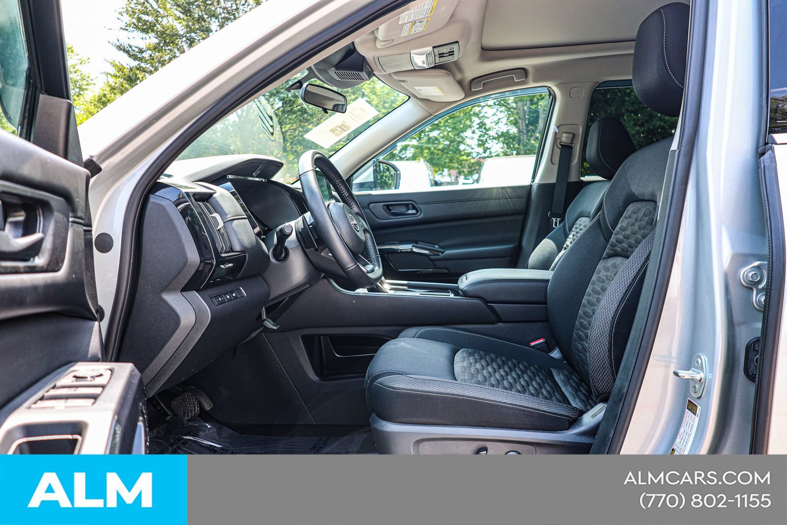 Used 2024 Nissan Pathfinder SV w/ SV Premium Package FWD image 18