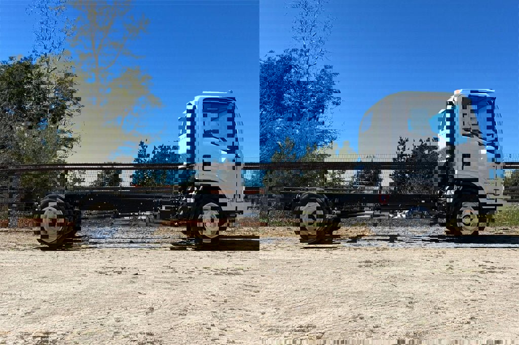 New 2025 Chevrolet Low Cab Forward 5500XG image 3