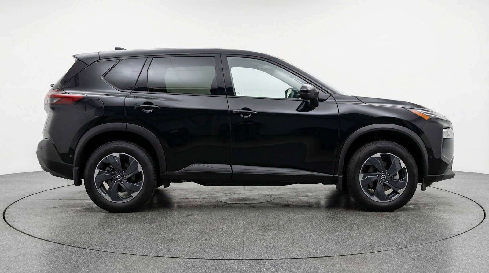 Used 2025 Nissan Rogue SV AWD/4WD image 8