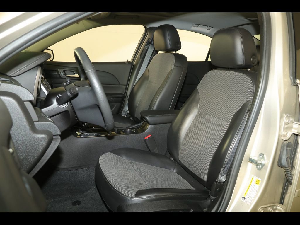 Used 2015 Chevrolet Malibu LT w/ Power Convenience Package FWD image 2