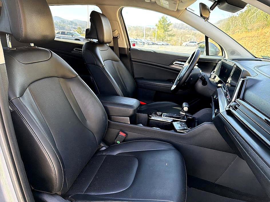 Used 2023 Kia Sportage EX image 20