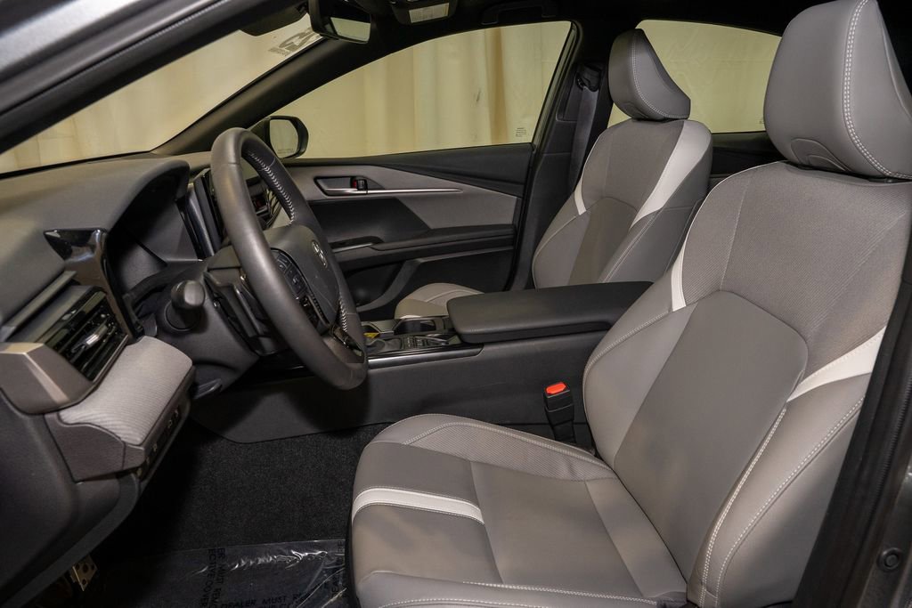 Used 2025 Toyota Camry SE image 10