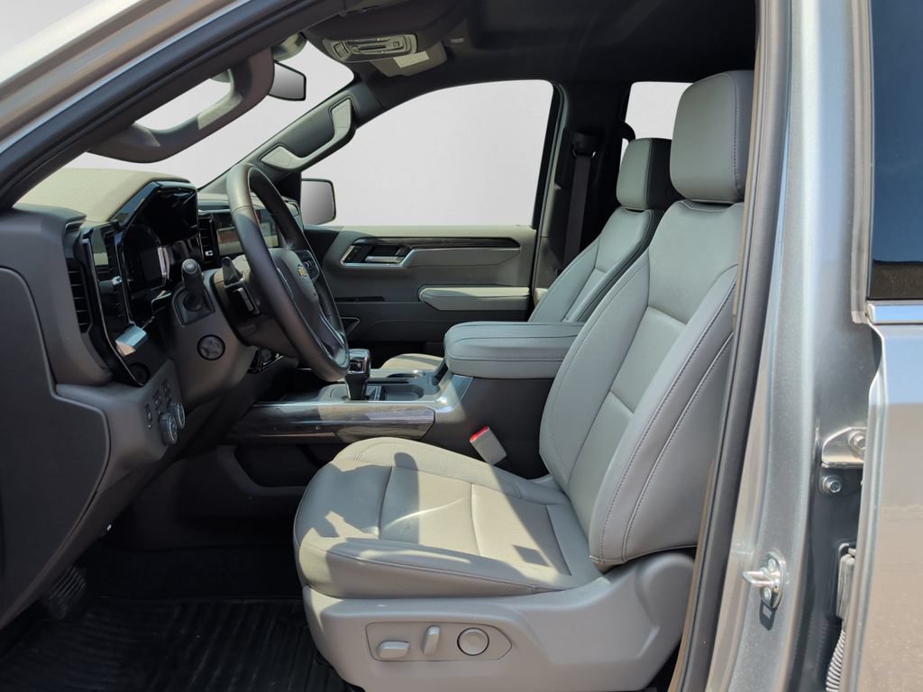 Used 2026 Chevrolet Silverado 1500 LTZ w/ Z71 Off-Road Package AWD/4WD image 16