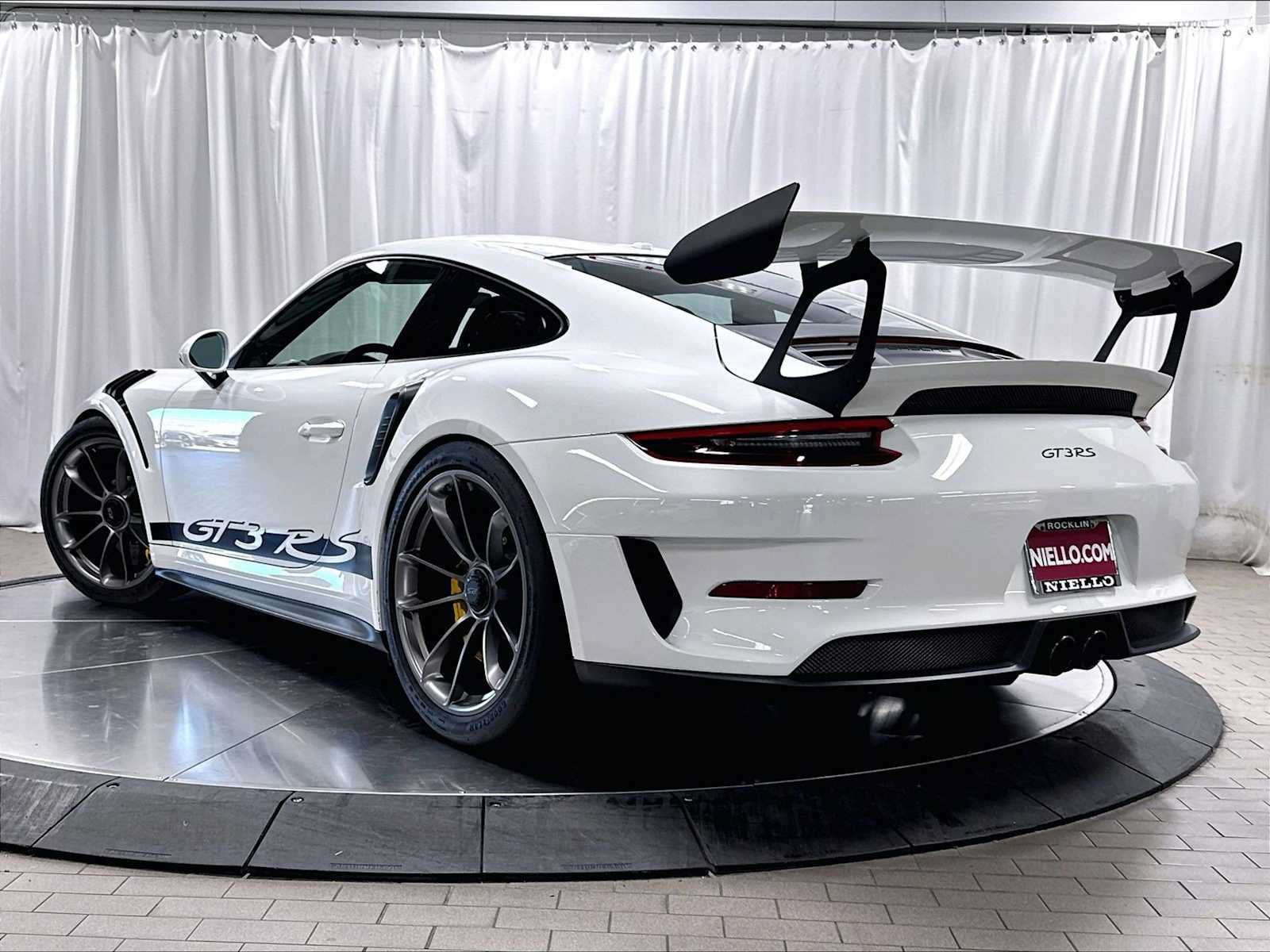 Used 2019 Porsche 911 GT3 RS RWD image 3