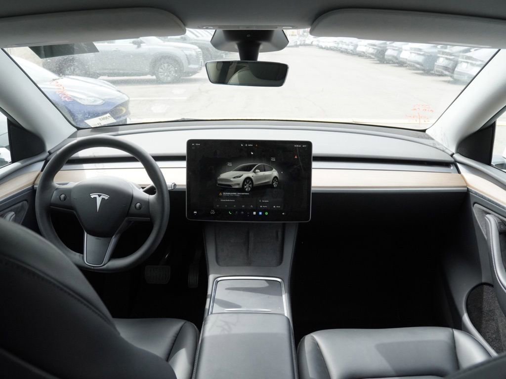 Used 2023 Tesla Model Y AWD image 17