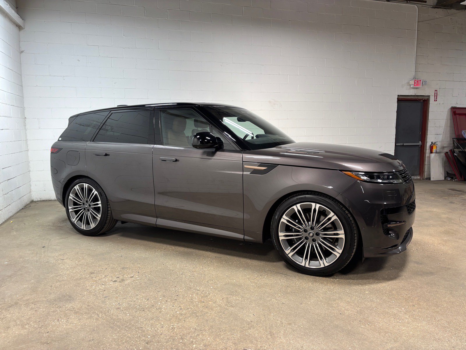 Used 2025 Land Rover Range Rover Sport Dynamic SE AWD/4WD image 5