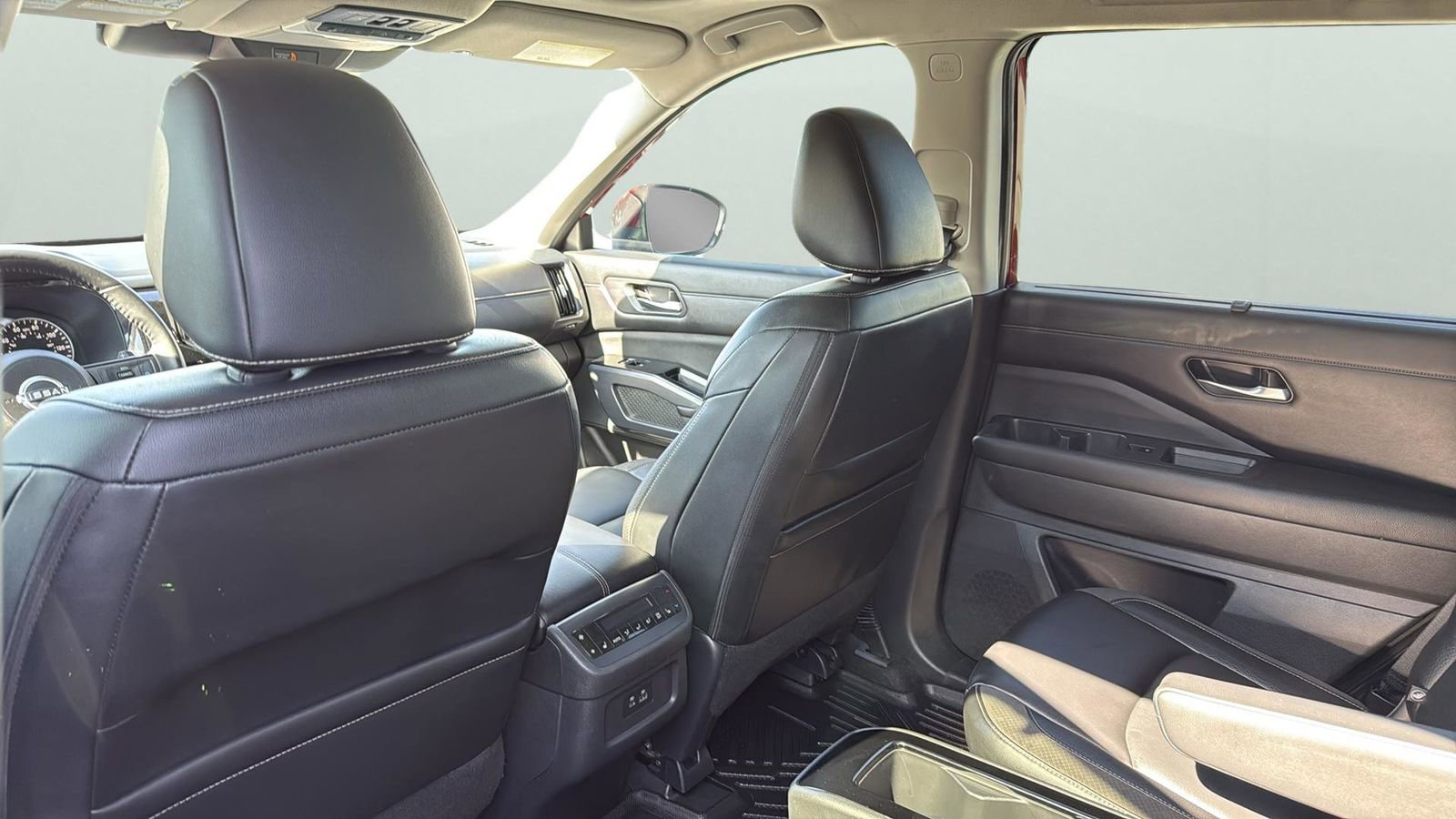 Used 2023 Nissan Pathfinder SL w/ SL Premium Package image 29